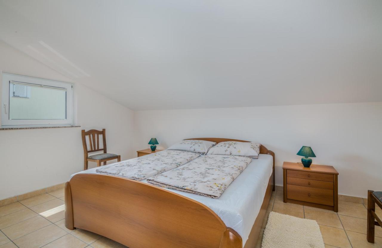 Pansion Dujmovic 1 Apartment Malinska Exterior photo