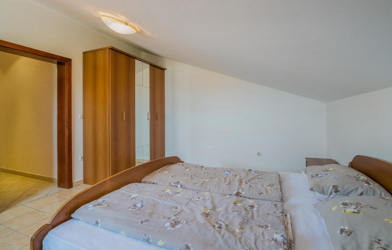 Pansion Dujmovic 1 Apartment Malinska Exterior photo