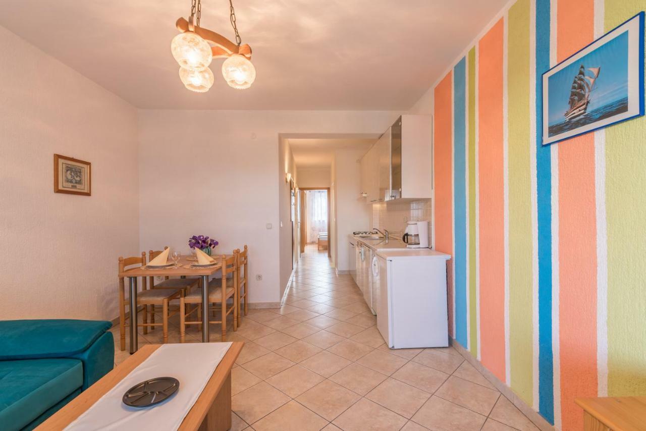 Pansion Dujmovic 1 Apartment Malinska Exterior photo