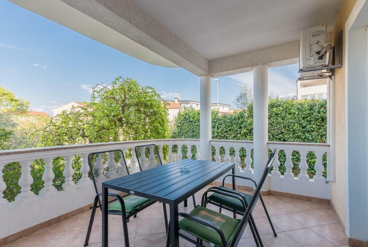 Pansion Dujmovic 1 Apartment Malinska Exterior photo