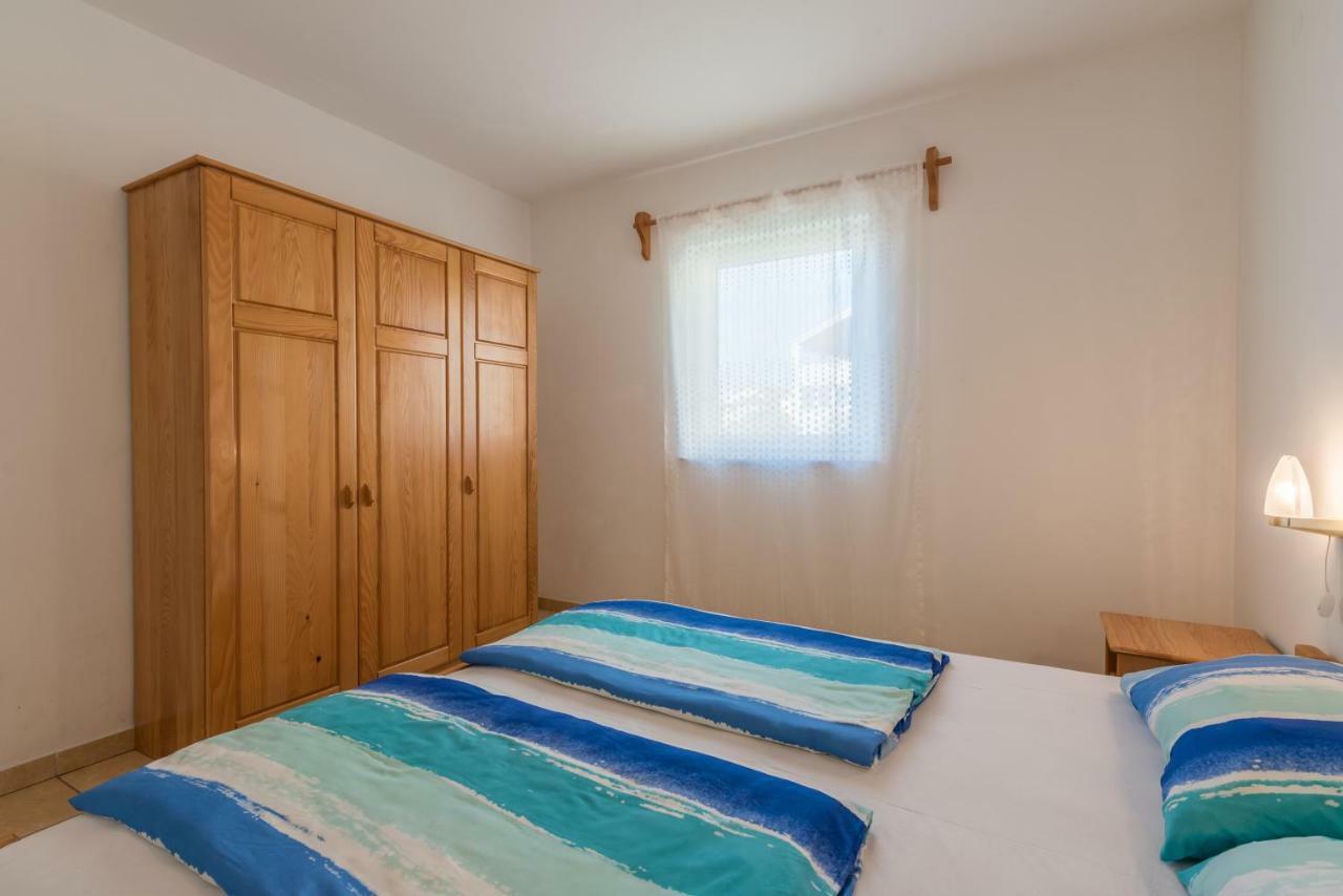 Pansion Dujmovic 1 Apartment Malinska Exterior photo