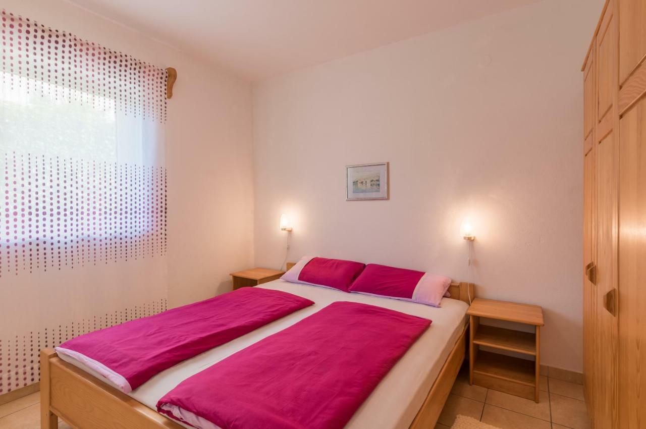 Pansion Dujmovic 1 Apartment Malinska Exterior photo